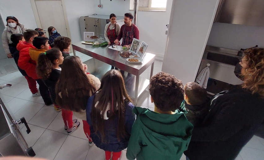 Gli alunni dell’Istituto comprensivo “Paolo Borsellino” di Santa Maria del Cedro visitano l’ “Opificio Calabria